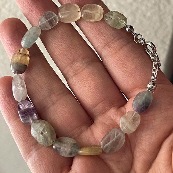 Natural fluorite bead silver tone bracelet - Picture 5 of 7
